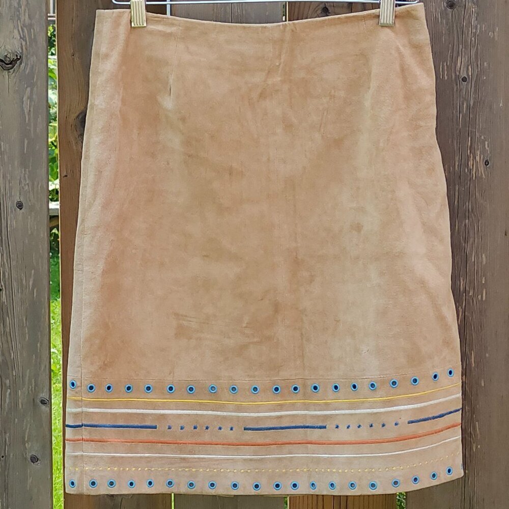STYLISH Danier Leather Embroidered Skirt Women's Size 6 Light Brown Blue White